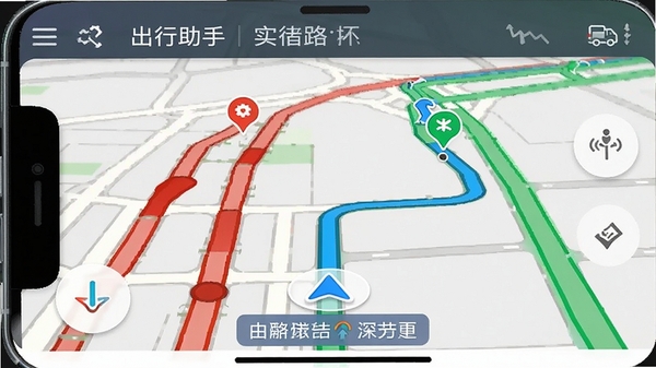 手机导航出行助手实时路况界面，红色拥堵路段与绿色畅通路段对比明显，导航路线自动规划绕行方案，软件名称清晰可见